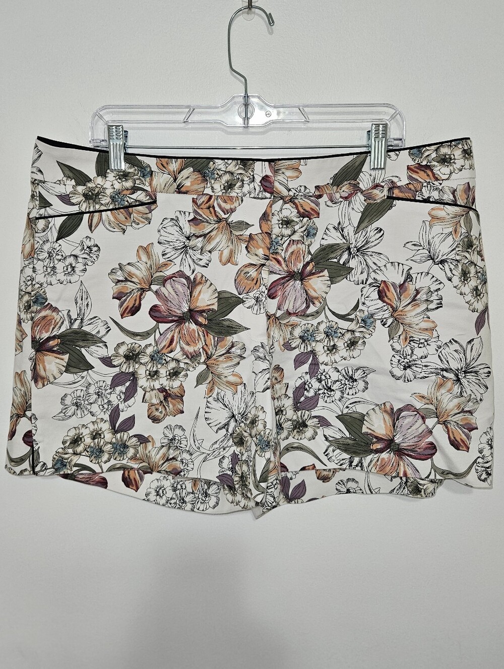 White House Black Market Women’s "The 5" Short" Chino Shorts Cream Multicolor 16